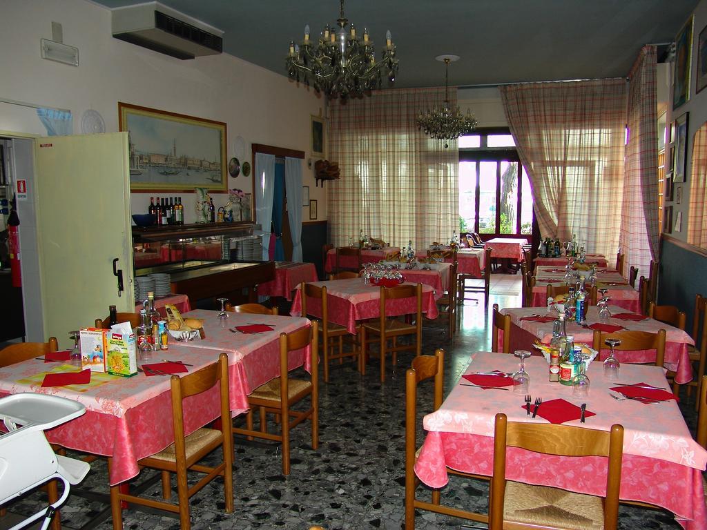 Hotel Villa Dina Лидо-ди-Езоло Экстерьер фото