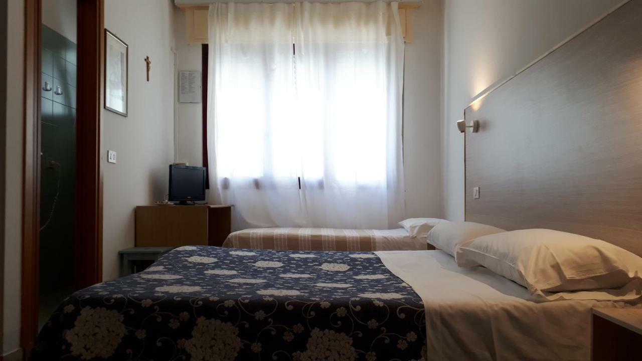 Hotel Villa Dina Лидо-ди-Езоло Экстерьер фото