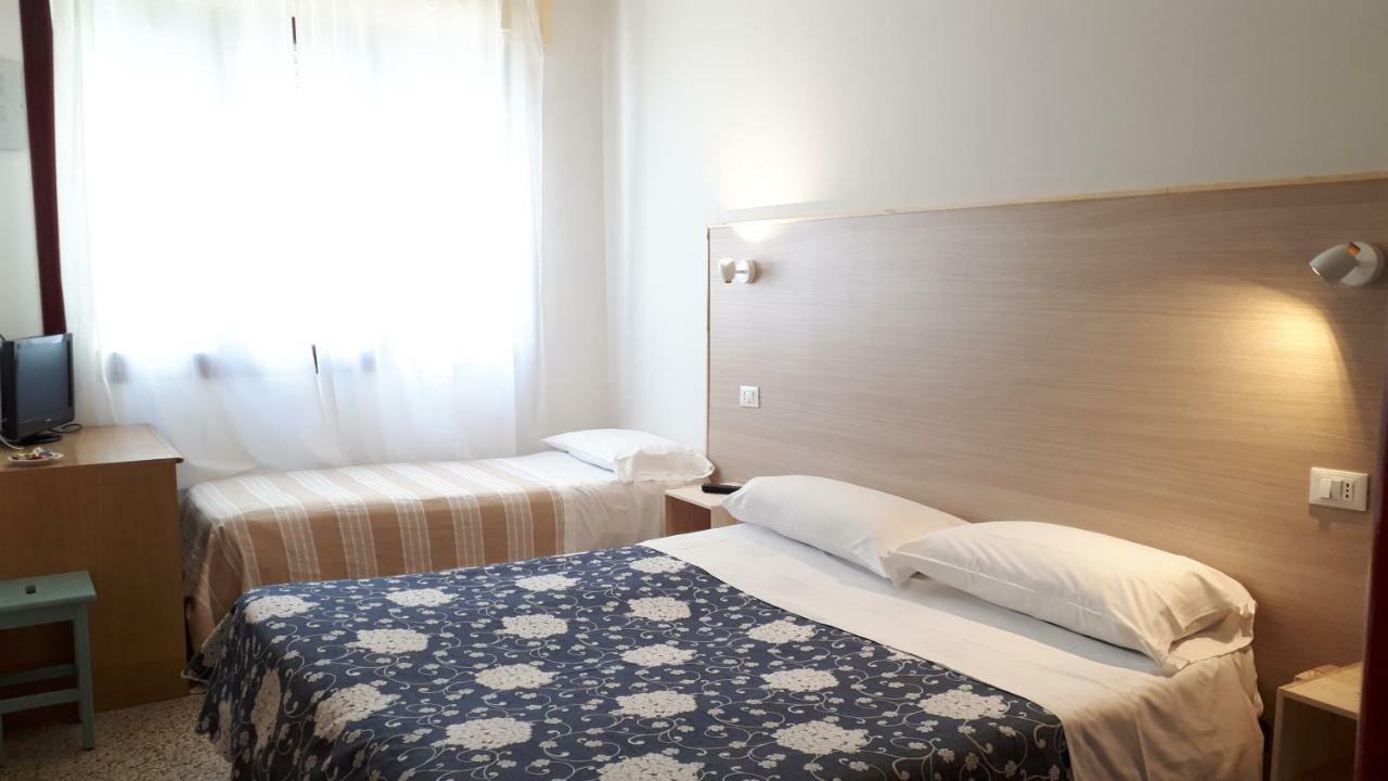 Hotel Villa Dina Лидо-ди-Езоло Экстерьер фото