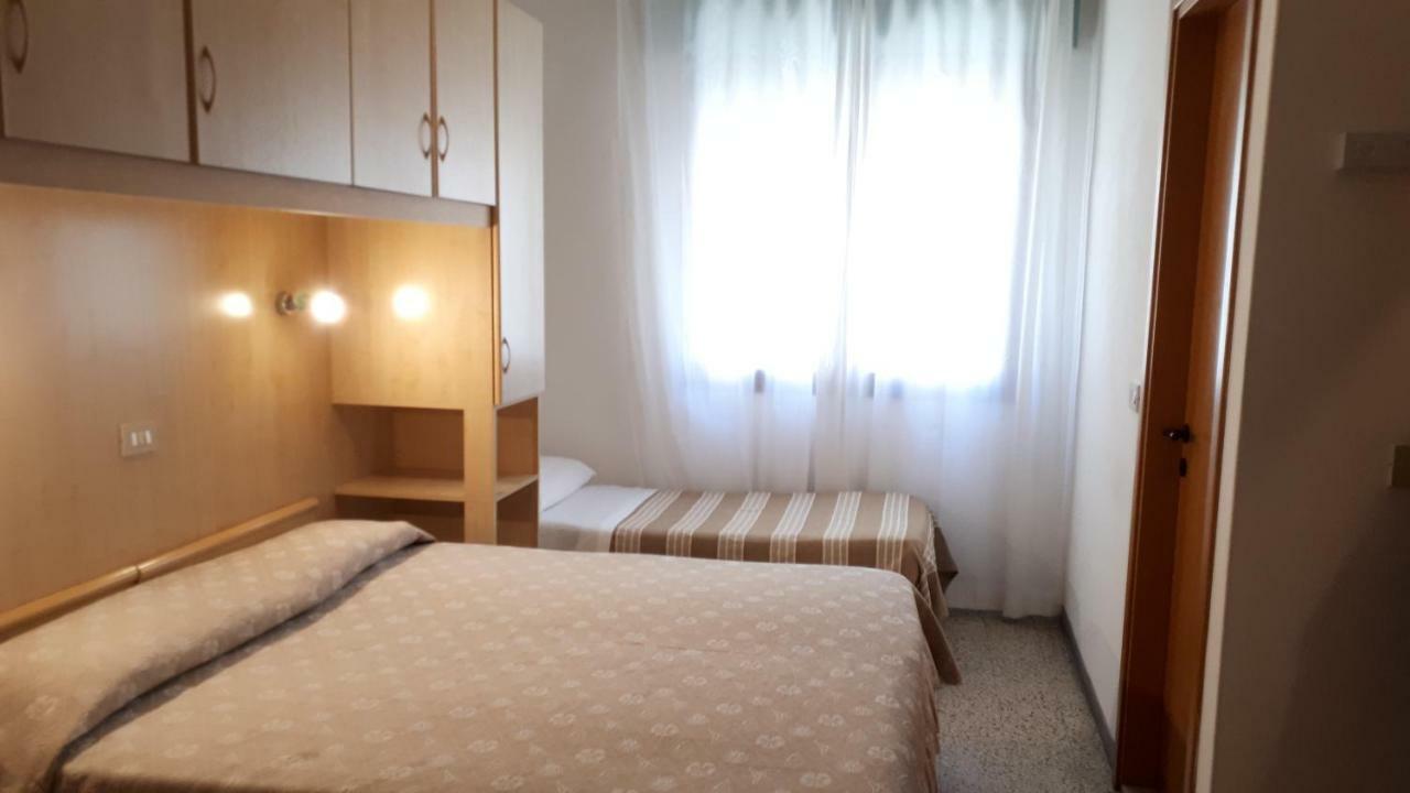 Hotel Villa Dina Лидо-ди-Езоло Экстерьер фото